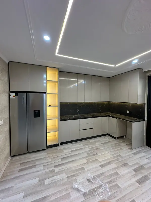 Moderne Küche mit LED-Konzept